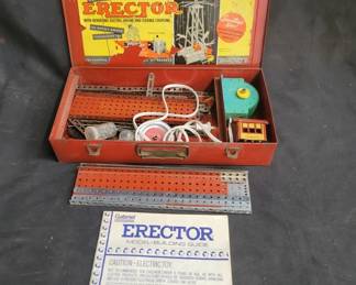 Lot # : 494 - Group of vintage Erector Setsets
