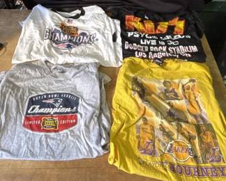 Lot # : 330z - Group of 4 sports t-shirts
