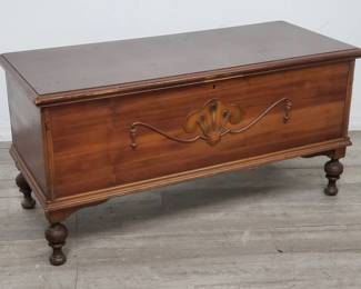 Lot # : 75 - Vintage oak blanket chest
