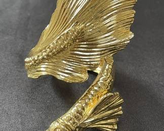 Lot # : 450v - Gold-tone fish cuff bracelet

