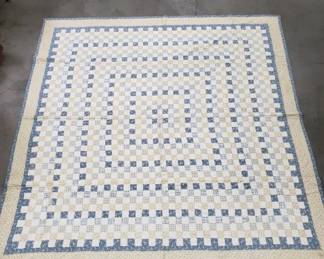 Lot # : 146 - Vintage patchwork quilt
