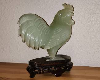 Lot # : 439d - Hand carved Chinese jade rooster on wood base
