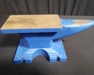Lot # : 82 - Steel anvil
