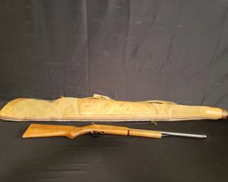 Lot # : 118 - Vintage Benjamin Franklin model 340 air rifle w/ vintage leather rifle case
