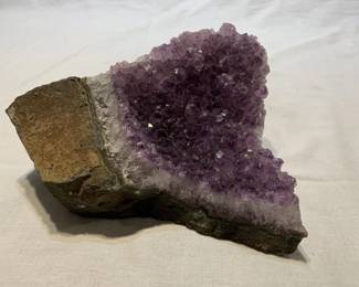 Lot # : 366f - Amethyst quartz crystal cluster cut base
