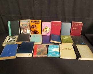 Lot # : 308 - Box of books
