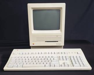 Lot # : 472 - Vintage Apple Macintosh SE computer
