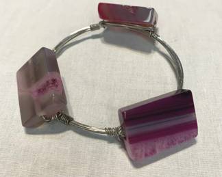 Lot # : 304f - Fuchsia quartz bracelet
