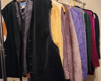 Lot # : 382d - Vintage Pendleton 16 pc women's clothing lot
