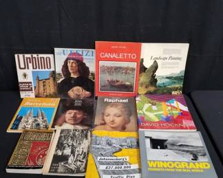 Lot # : 327 - Box of art & architectural books
