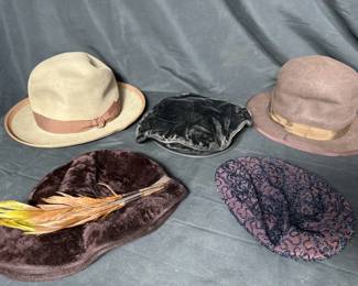 Lot # : 184 - Collection of vintage hats
