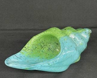 Lot # : 484v - Art glass seashell bowl

