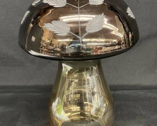 Lot # : 489v - Mushroom art glass
