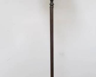 Lot # : 439 - Metal lamp with brass base
