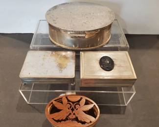 Lot # : 305s - Group of vintage silver plate and wooden
