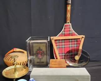 Lot # : 474 - Box of miscellaneous vintage items
