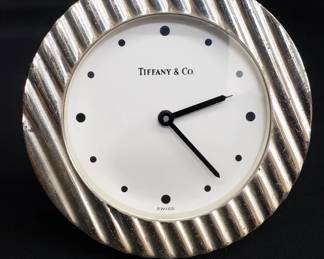 Lot # : 346 - Tiffany & Co. Swiss quartz desk clock
