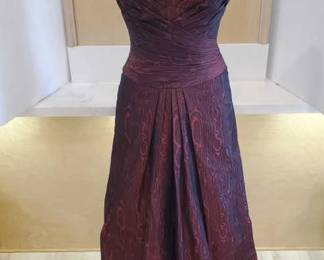 Lot # : 303s - David Meister evening strapless gown with full
