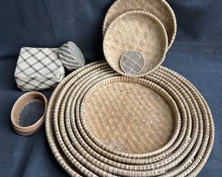 Lot # : 399 - Group of hand made baskets
