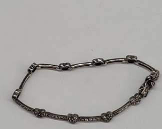 Lot # : 46 - Sterling silver hearts bracelet.
