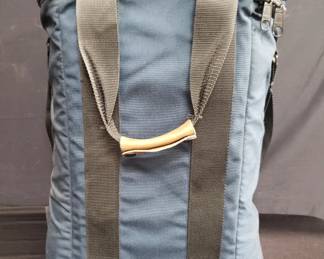 Lot # : 416 - West ridge designs padded bag
