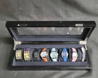 Lot # : 133 - Group of quartz wristwatches with case
