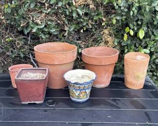 Lot # : 311z - Group of 6 terracotta & ceramic planters
