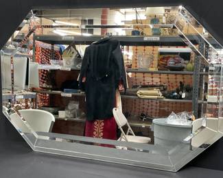 Lot # : 341 - Vintage octagonal beveled wall mirror
