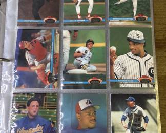 Lot # : 251z - 1990's Topps baseball cards in binder
