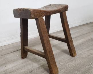 Lot # : 337 - Curved top rustic elm stool

