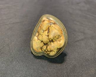 Lot # : 48f - Vintage Tibetan coral statement ring
