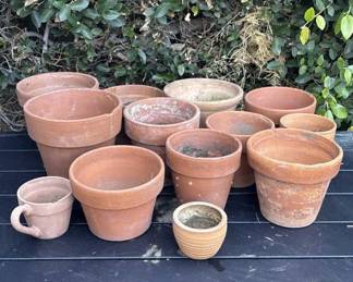 Lot # : 313z - 13 terracotta planters
