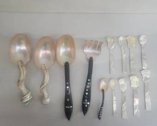 Lot # : 150 - 13 vintage shell & mother-of-pearl serving
