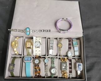 Lot # : 135 - Group of quartz wristwatches with case
