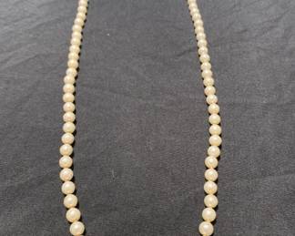 Lot # : 85f - Vintage pearl necklace
