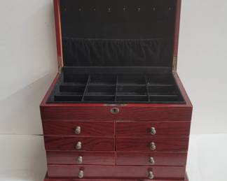 Lot # : 447 - Mahogany jewelry chest
