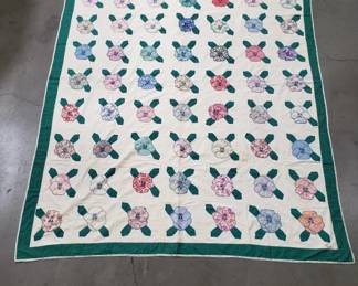 Lot # : 112 - Vintage floral quilt
