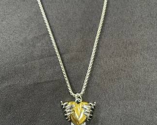 Lot # : 410v - Heart necklace with wings
