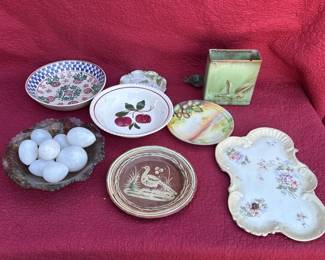 Lot # : 345z - Group of vintage ceramic items
