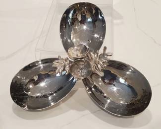 Lot # : 200s - Michael Aram tripartite floral nut/candy dish
