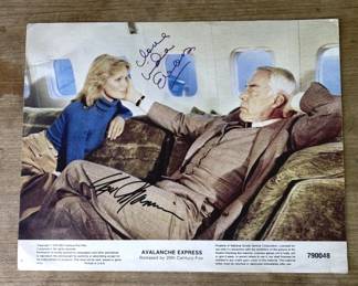 Lot # : 274z - Vintage 1979 Lee Marvin & Linda Evans signed photo
