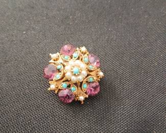 Antique broach 