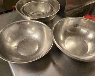 (4) Stainless Steel Bowls With (1) Collander