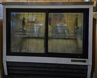 TRUE Refrigerated Sliding Door Display Case