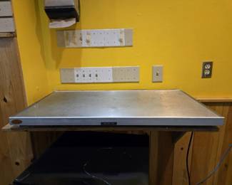 TRUE 36in Hot Plate With Temperature Control Knob