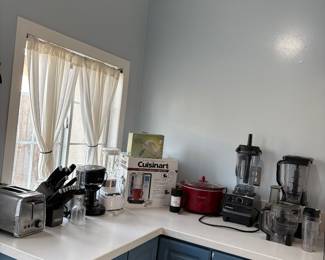 Small appliances, cuisinart, Vitamix, ninja blender, crock pot