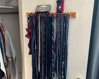 Men’s ties 