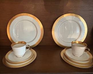 MIKASA - HARROW - FINE BONE CHINA GOLD ENCRUSTED