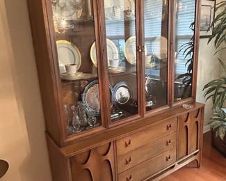 Broyhill Brasilia Chins Hutch 