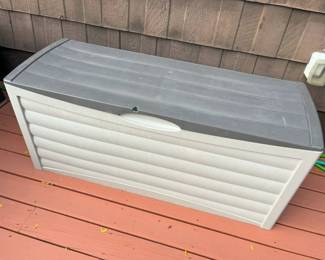 105 Suncast 103 Gal. Extra Large Deck Boxmin